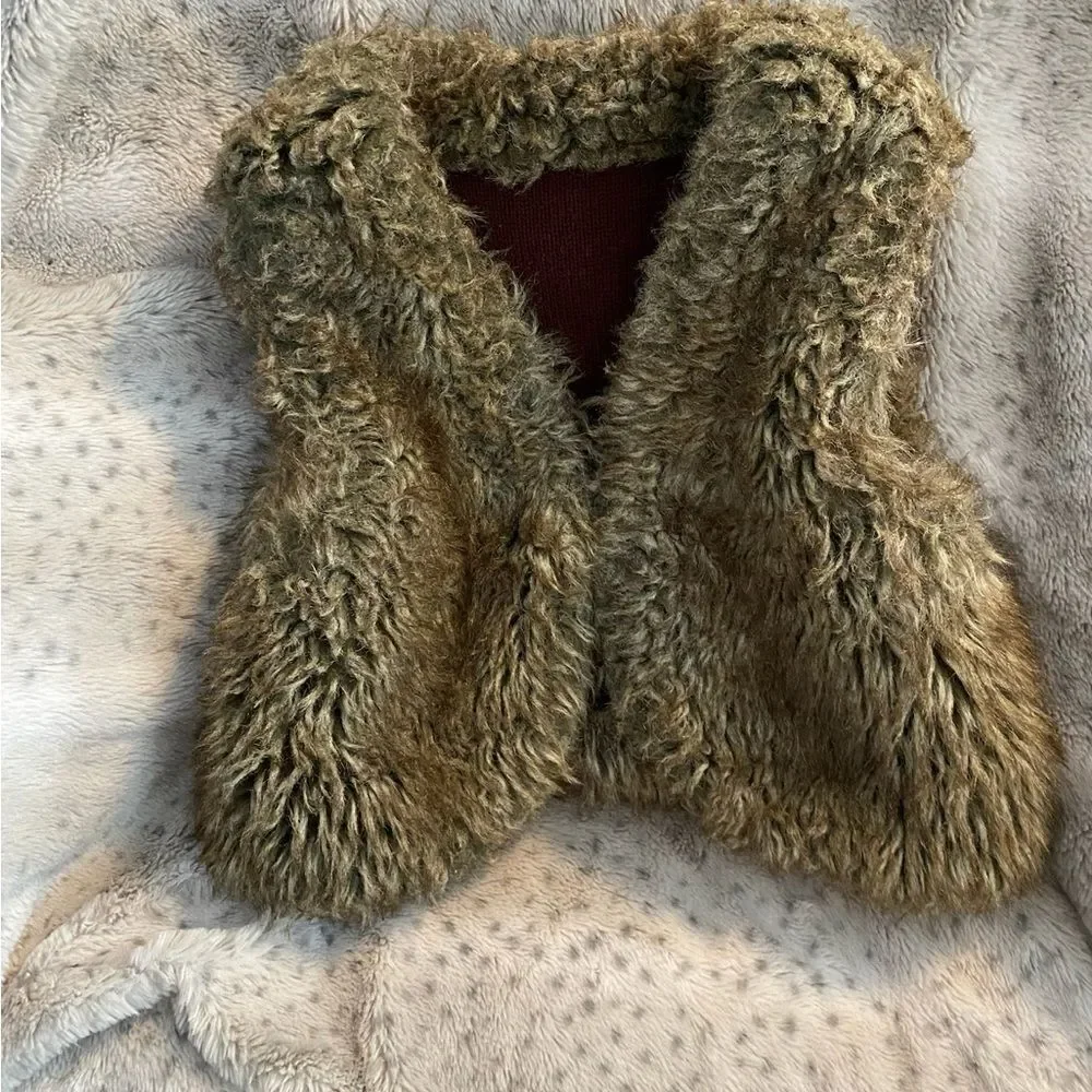 Tea Collection M 6/8 GUC faux fur knit vest
